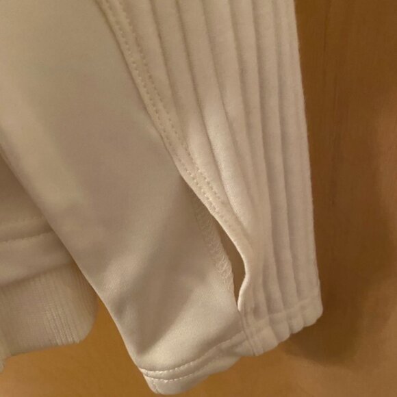 Tahari Sport Turtleneck Sweater New with Tags - Picture 2 of 5